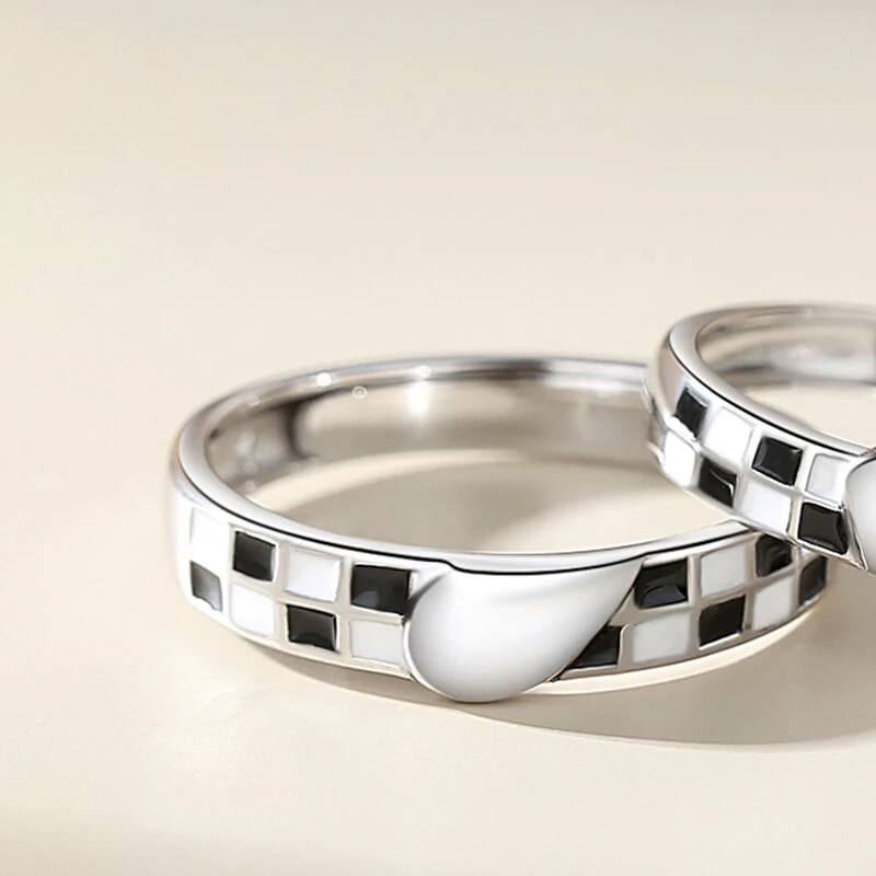 Black & White Checker Love Shape Couple Rings - Image 4