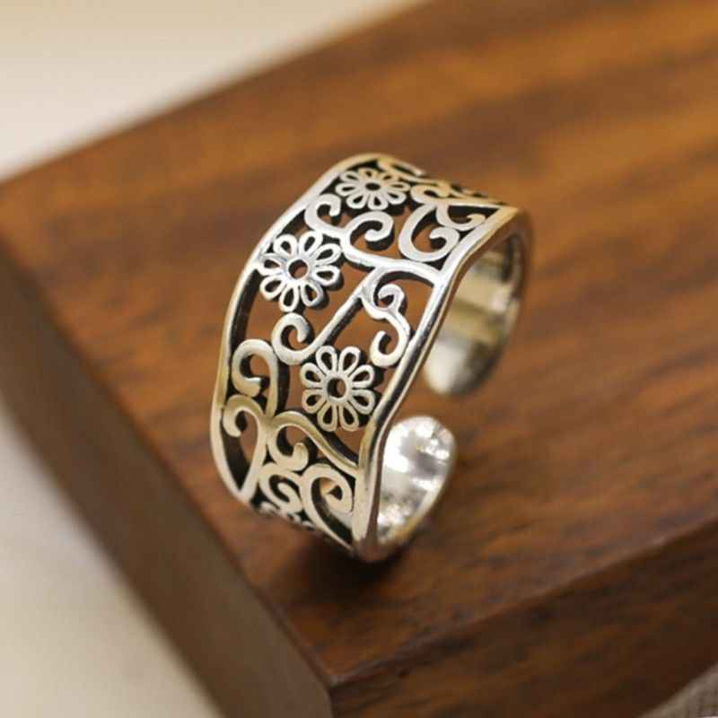 Hollow Floral Ring - Image 4