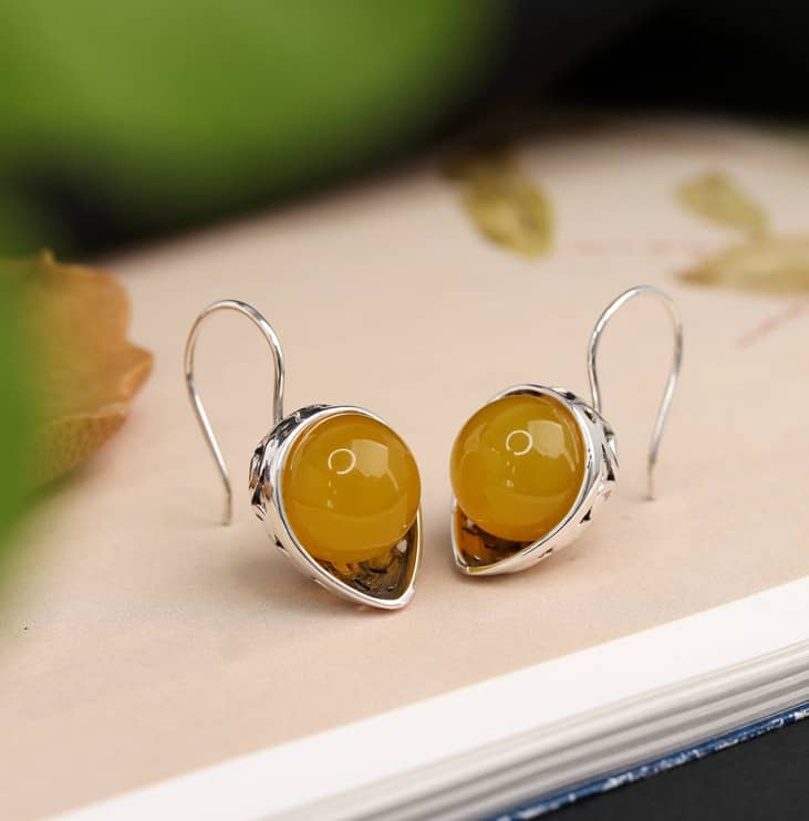 Hollow Leaves Onyx Hook Earrings - Image 2