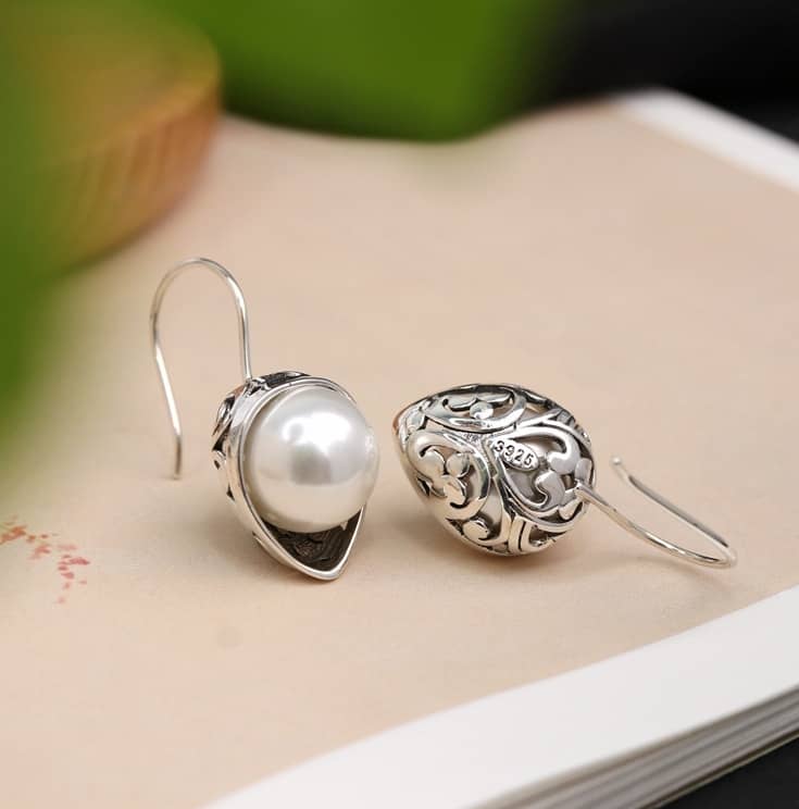 Hollow Leaves Onyx Hook Earrings - Image 5
