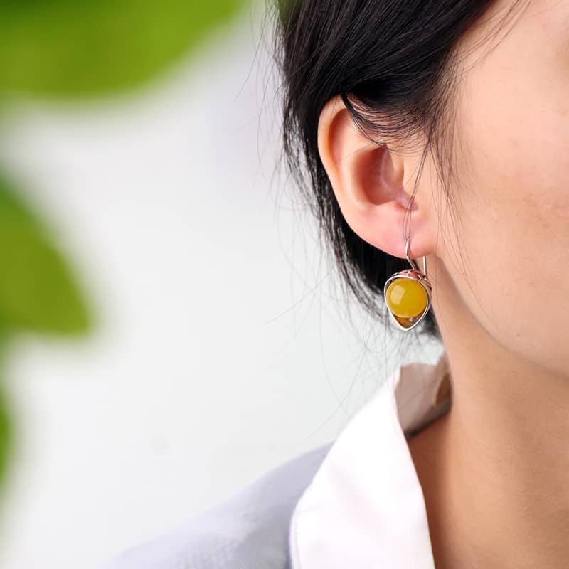Hollow Leaves Onyx Hook Earrings - Image 6