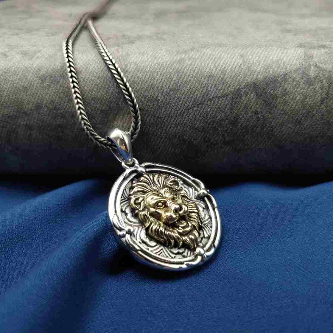 Lion Domineering Circle Pendant Necklace - Image 3
