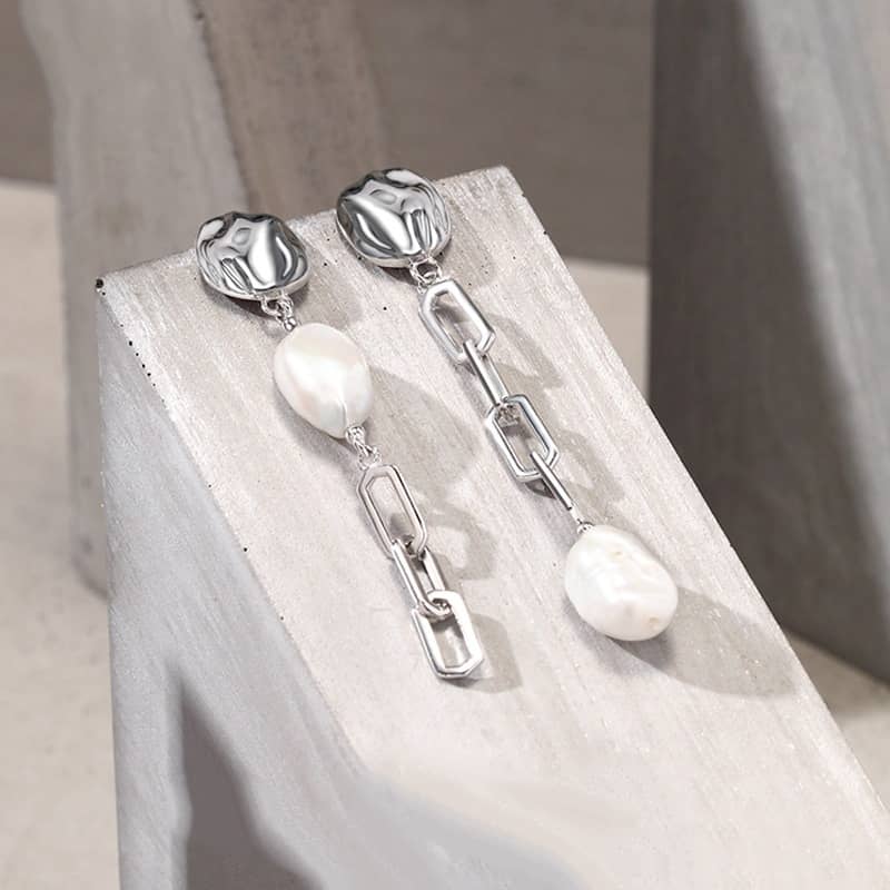 Paperclip Baroque Pearl Asymmetrical Tassel Earrings - Image 4