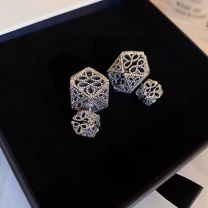 Retro Hollow Square Double Sided Earrings - Image 3