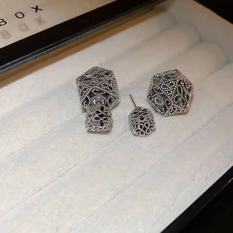 Retro Hollow Square Double Sided Earrings - Image 4