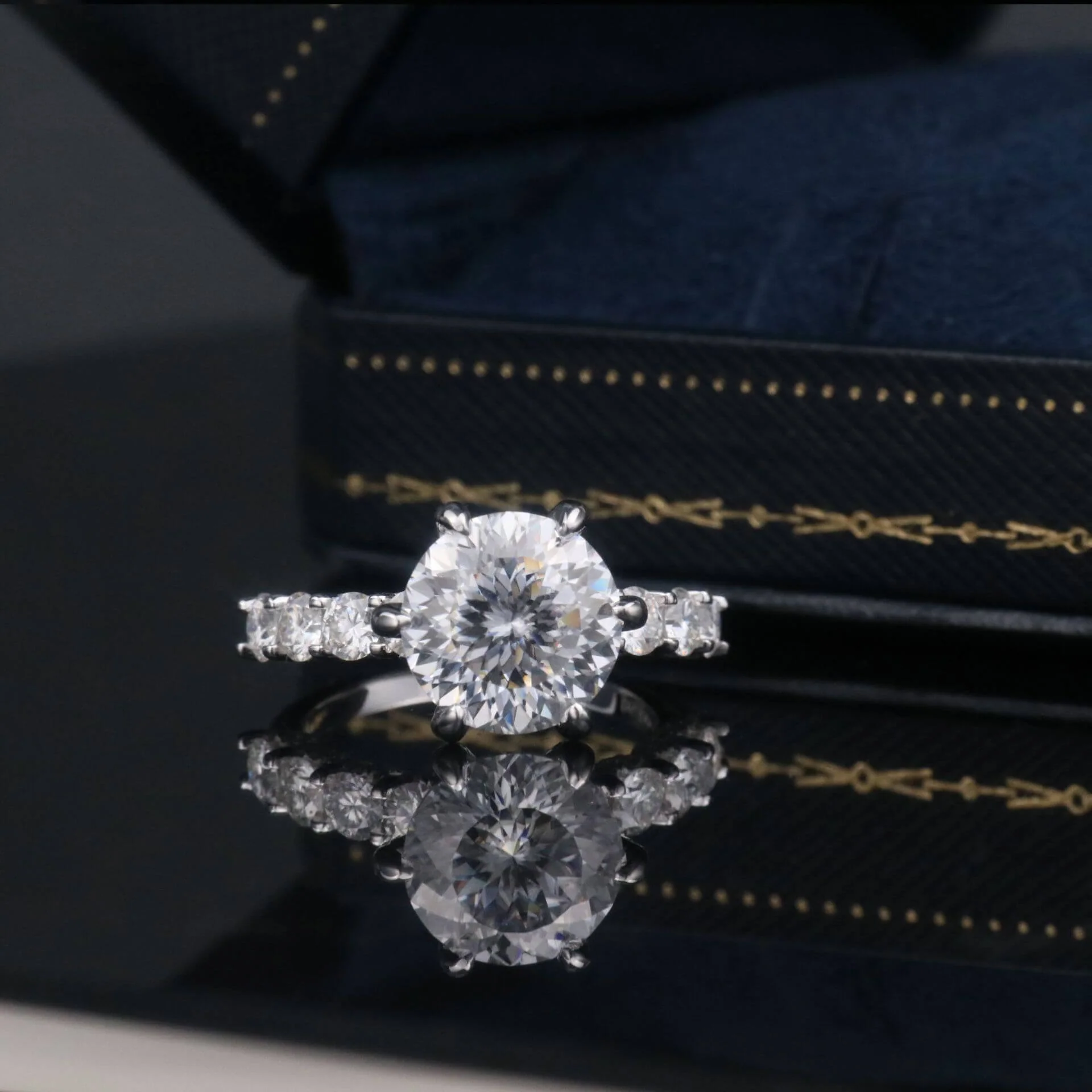 Six Prong Hearts & Arrows Cut Luxury Moissanite Ring - Image 4