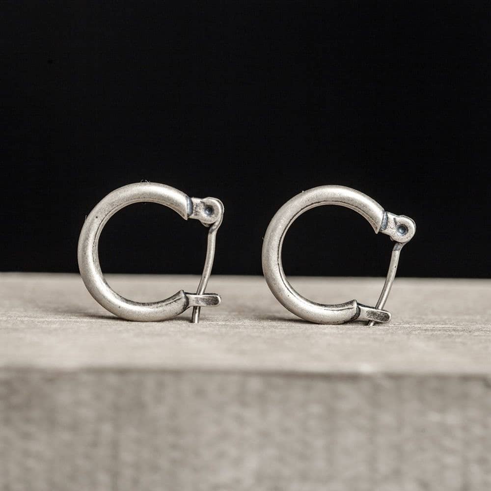 Vintage Silver Minimalist Huggie Earrings - Image 3